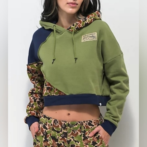 Zumiez Tops - Zumiez Camo Cropped Hoodie